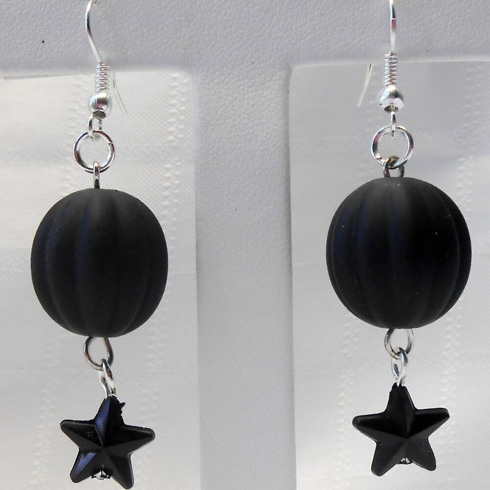 No235 Handmade earrings with acrylic flowers and beads